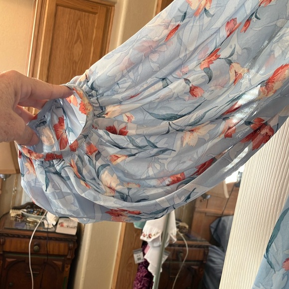 Entro Light Blue Floral V-Neck blouse - Picture 3 of 6